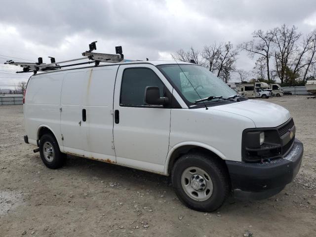 1GCWGAFF0H1325647 - 2017 CHEVROLET EXPRESS G2 WHITE photo 4