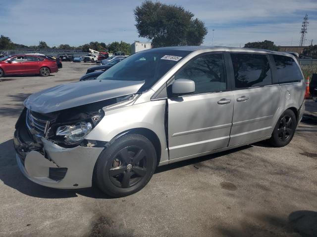 2009 VOLKSWAGEN ROUTAN SE, 