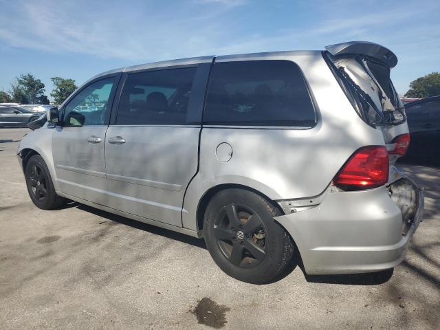 2V8HW34159R595151 - 2009 VOLKSWAGEN ROUTAN SE SILVER photo 2