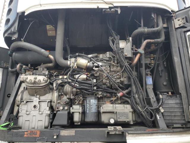 1UYVS2480FU407413 - 2015 UTILITY VS2RA WHITE photo 7