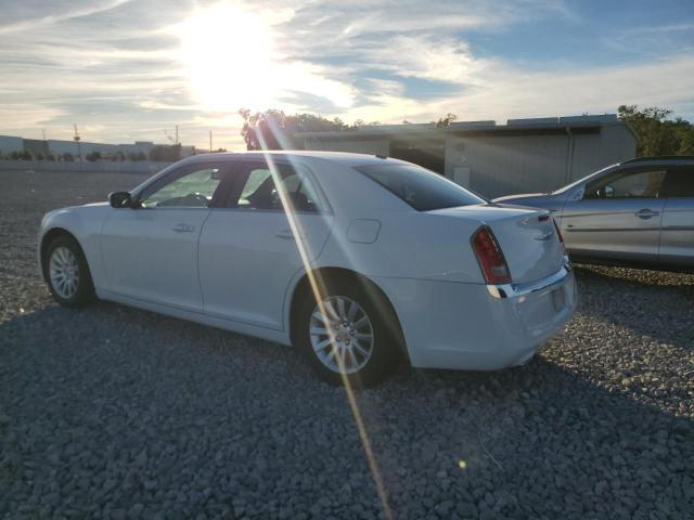 2C3CCAAG3CH283987 - 2012 CHRYSLER 300 WHITE photo 2