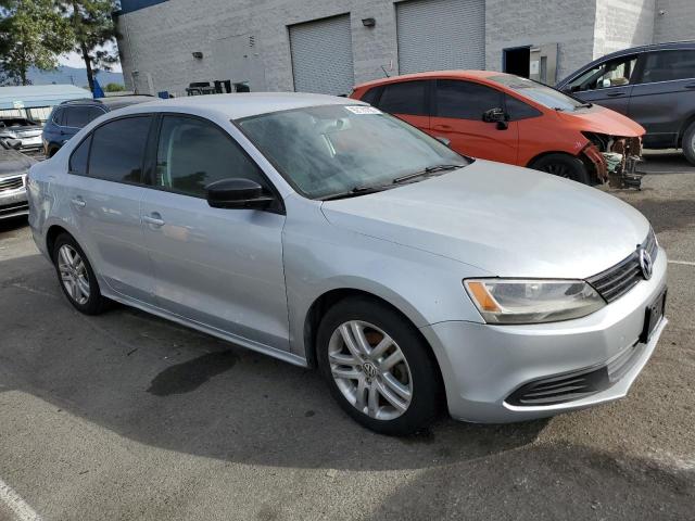 3VW2K7AJ4FM241310 - 2015 VOLKSWAGEN JETTA BASE 银色 照片 4