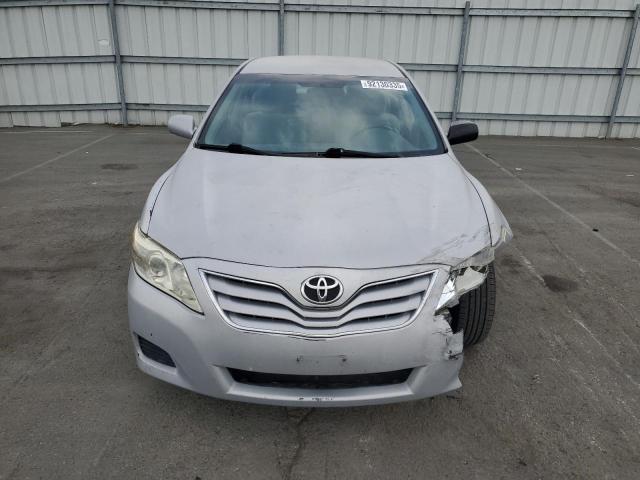 4T1BF3EK8BU212820 - 2011 TOYOTA CAMRY BASE Gümüş foto 5