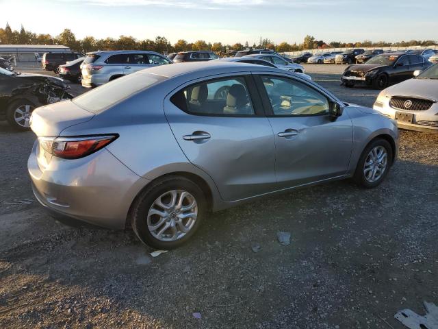 3MYDLBZV5GY136399 - 2016 TOYOTA SCION IA GRAY photo 3