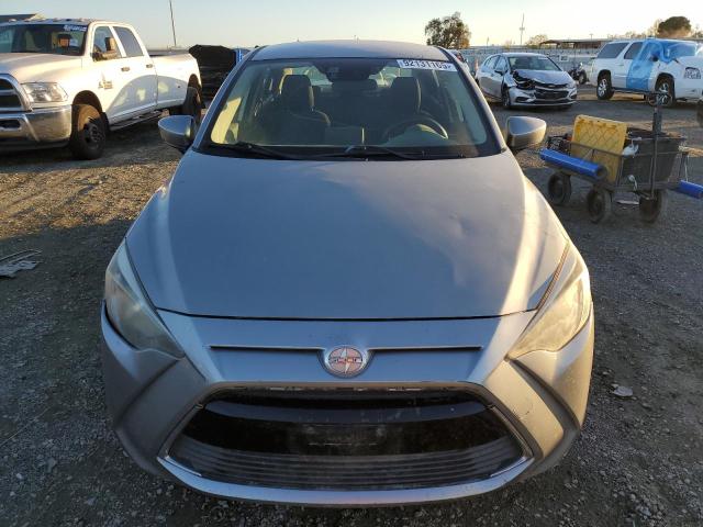 3MYDLBZV5GY136399 - 2016 TOYOTA SCION IA GRAY photo 5