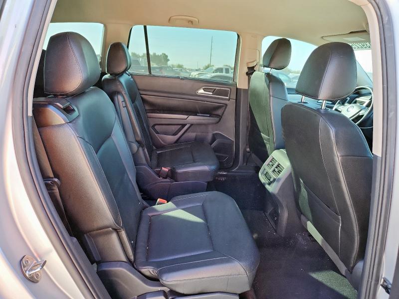 1V2KR2CA4JC566286 - 2018 VOLKSWAGEN ATLAS SE Silber Foto 11