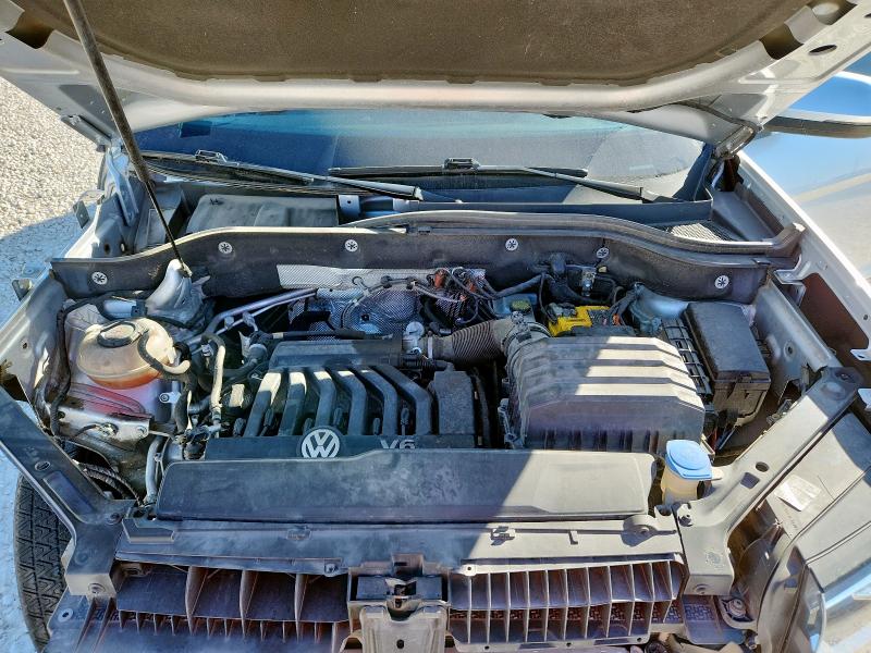 1V2KR2CA4JC566286 - 2018 VOLKSWAGEN ATLAS SE Silber Foto 12