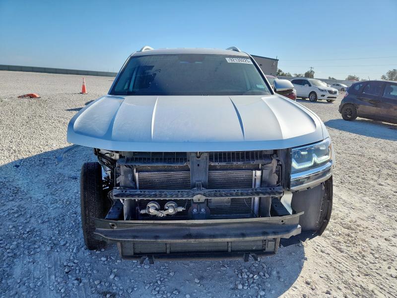 1V2KR2CA4JC566286 - 2018 VOLKSWAGEN ATLAS SE Silber Foto 5