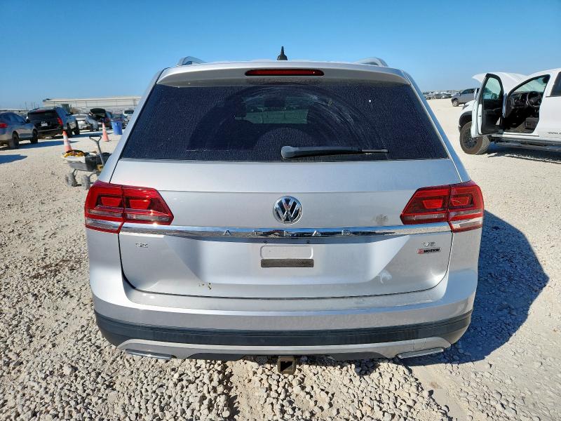 1V2KR2CA4JC566286 - 2018 VOLKSWAGEN ATLAS SE Silber Foto 6