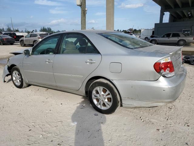 4T1BF32K15U100336 - 2005 TOYOTA CAMRY LE SILVER photo 2