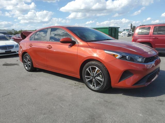 3KPF24AD9NE429519 - 2022 KIA FORTE FE RED photo 4