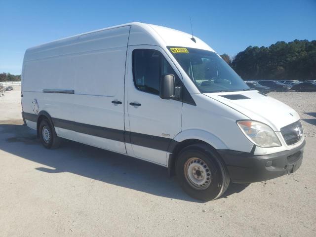WD3PE8CB8B5580402 - 2011 MERCEDES-BENZ SPRINTER 2500 أبيض صورة 4