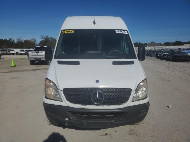 WD3PE8CB8B5580402 - 2011 MERCEDES-BENZ SPRINTER 2500 أبيض صورة 5