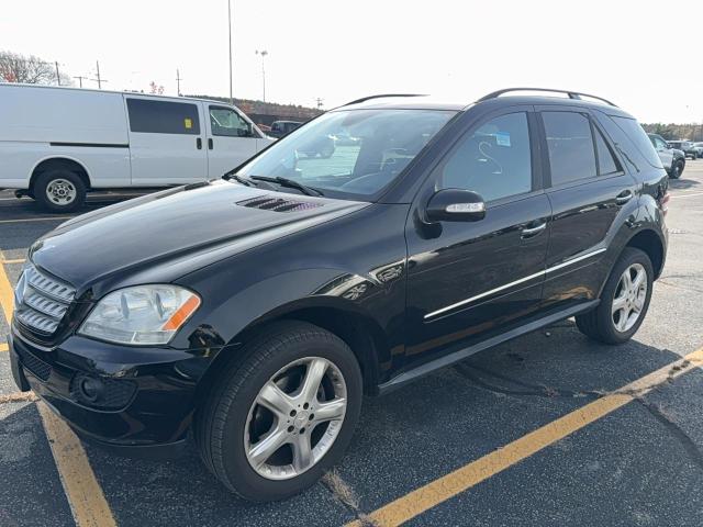 4JGBB22E98A384644 - 2008 MERCEDES-BENZ ML 320 CDI BLACK photo 2