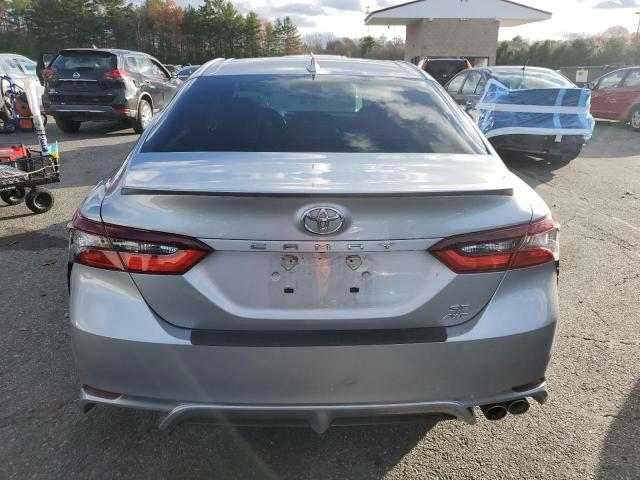 4T1G11BK9NU068681 - 2022 TOYOTA CAMRY SE SILVER photo 6