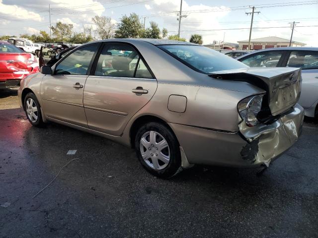 4T1BE32K52U576040 - 2002 TOYOTA CAMRY LE GOLD photo 2