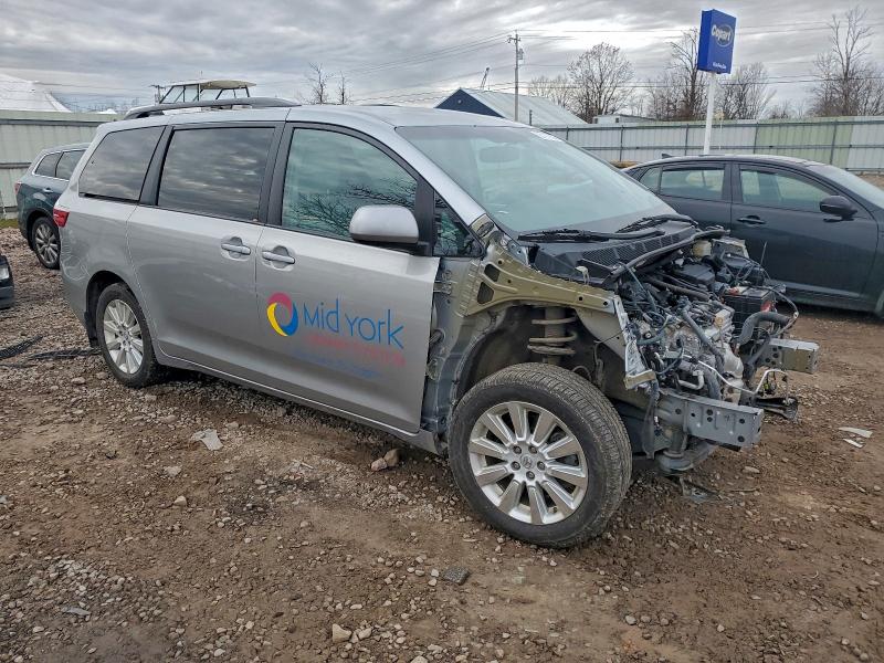 5TDJK3DC2GS145231 - 2016 TOYOTA SIENNA LE SILVER photo 4