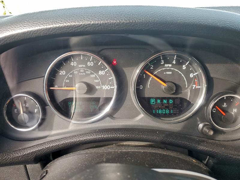 1C4BJWDGXEL253641 - 2014 JEEP WRANGLER U SPORT SILVER photo 9