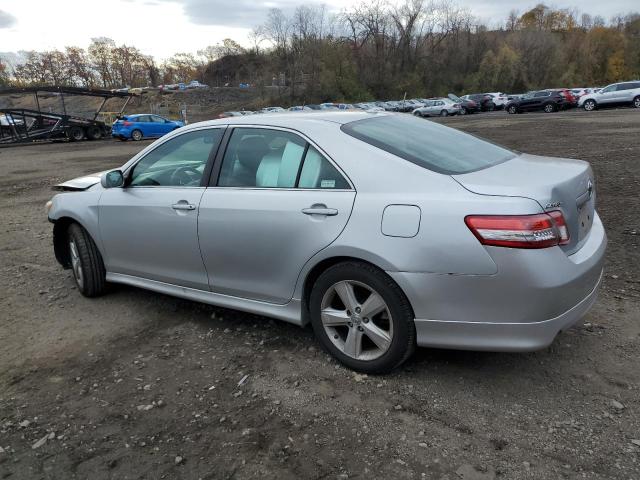 4T1BF3EK0BU765655 - 2011 TOYOTA CAMRY BASE SILVER photo 2