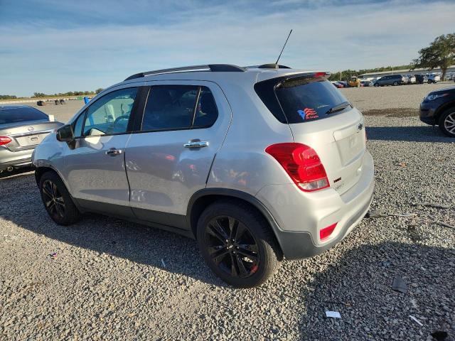 3GNCJLSB9JL414044 - 2018 CHEVROLET TRAX 1LT 银色 照片 2