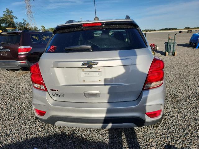 3GNCJLSB9JL414044 - 2018 CHEVROLET TRAX 1LT 银色 照片 6
