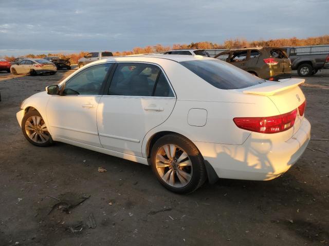 1HGCM56885A065368 - 2005 HONDA ACCORD EX WHITE photo 2