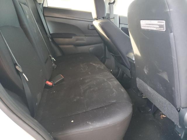 4A4AP3AU8FE059448 - 2015 MITSUBISHI OUTLANDER ES WHITE photo 10