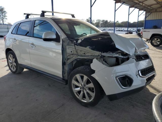 4A4AP3AU8FE059448 - 2015 MITSUBISHI OUTLANDER ES WHITE photo 4