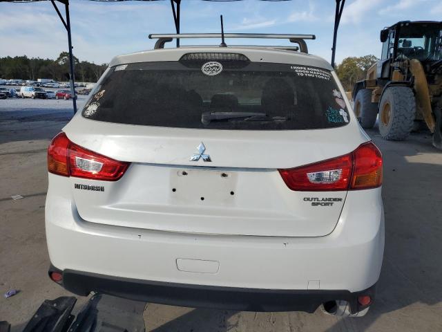 4A4AP3AU8FE059448 - 2015 MITSUBISHI OUTLANDER ES WHITE photo 6
