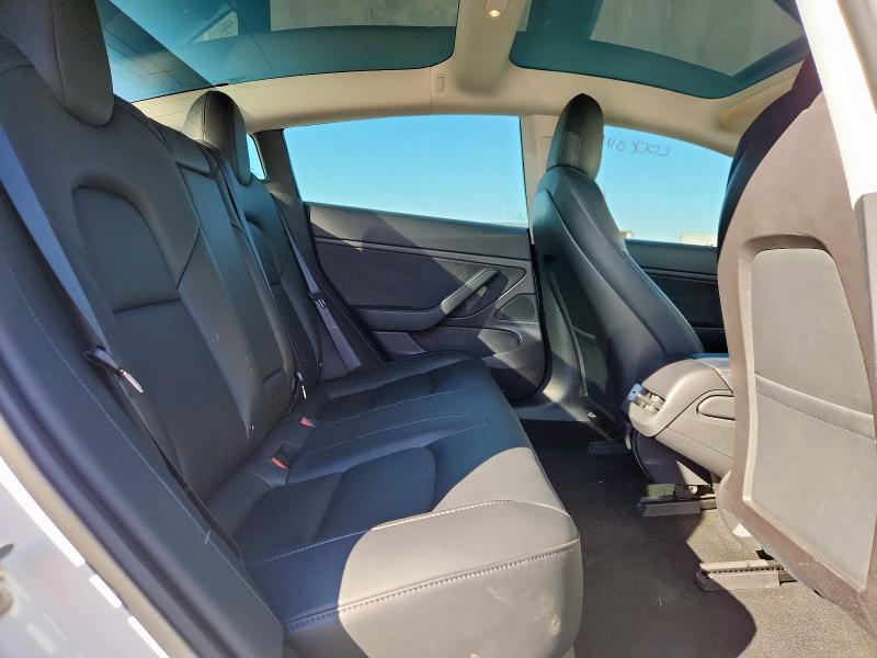 5YJ3E1EA5JF162344 - 2018 TESLA MODEL 3 WHITE photo 10