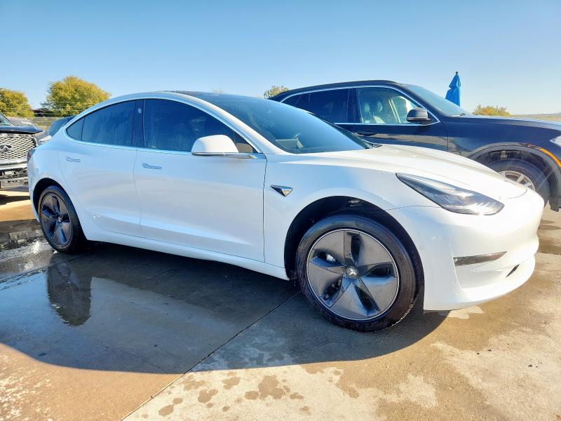 5YJ3E1EA5JF162344 - 2018 TESLA MODEL 3 WHITE photo 4