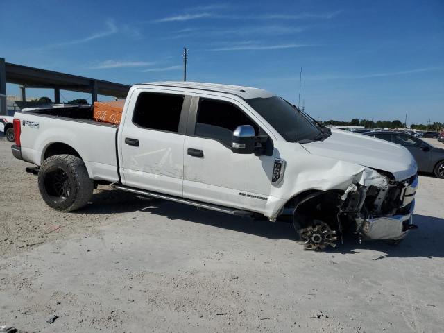 1FT7W2BT8HEC94469 - 2017 FORD F250 SUPER DUTY WHITE photo 4