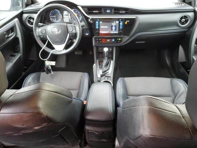 5YFBURHE8HP603538 - 2017 TOYOTA COROLLA L ვერცხლისფერი ფოტო 8