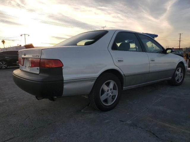 JT2BF28K610294328 - 2001 TOYOTA CAMRY LE WHITE photo 3