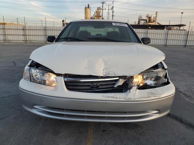 JT2BF28K610294328 - 2001 TOYOTA CAMRY LE WHITE photo 5