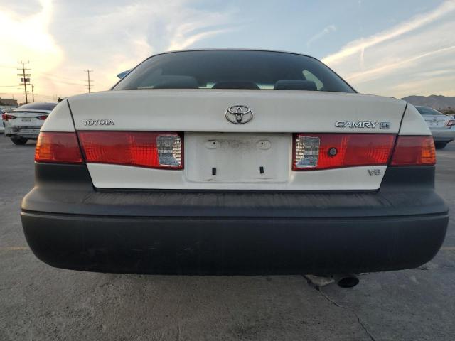 JT2BF28K610294328 - 2001 TOYOTA CAMRY LE WHITE photo 6