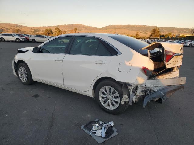 4T4BF1FK2FR469163 - 2015 TOYOTA CAMRY LE WHITE photo 2