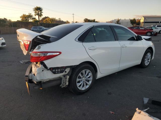 4T4BF1FK2FR469163 - 2015 TOYOTA CAMRY LE WHITE photo 3