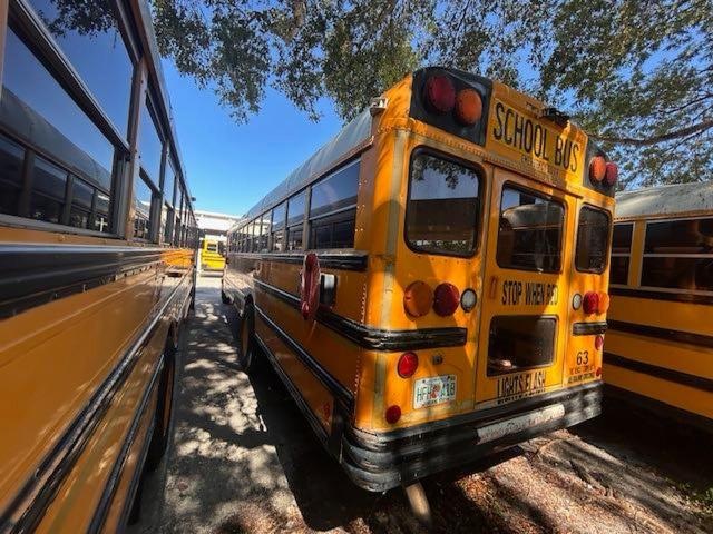 4DRBRABN93B957583 - 2003 IC CORPORATION 3000 YELLOW photo 3