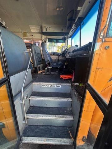 4DRBRABN93B957583 - 2003 IC CORPORATION 3000 YELLOW photo 5