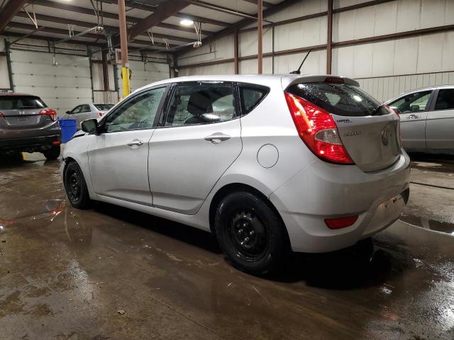 KMHCT5AE7HU341245 - 2017 HYUNDAI ACCENT SE SILVER photo 2