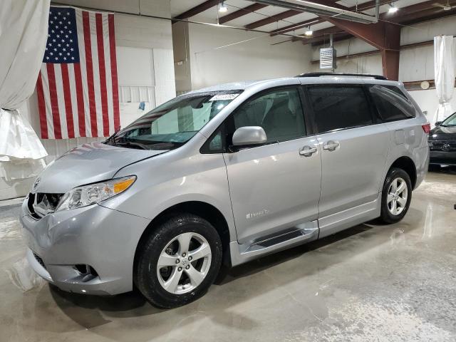 2017 TOYOTA SIENNA LE, 