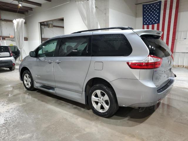 5TDKZ3DC5HS899970 - 2017 TOYOTA SIENNA LE 银色 照片 2