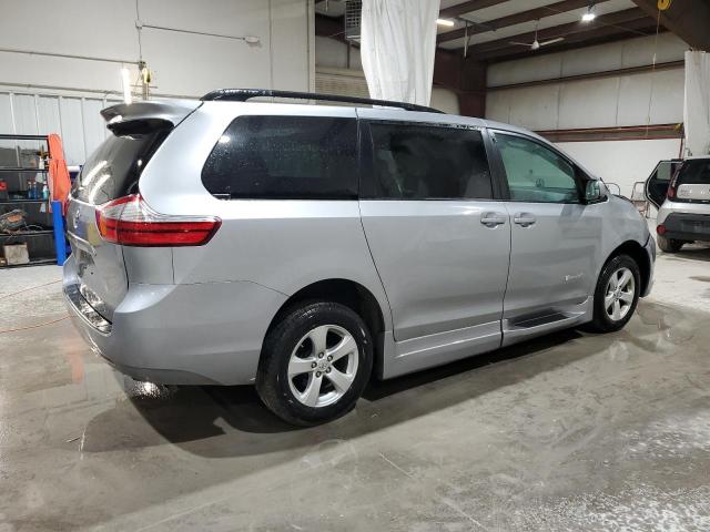 5TDKZ3DC5HS899970 - 2017 TOYOTA SIENNA LE 银色 照片 3