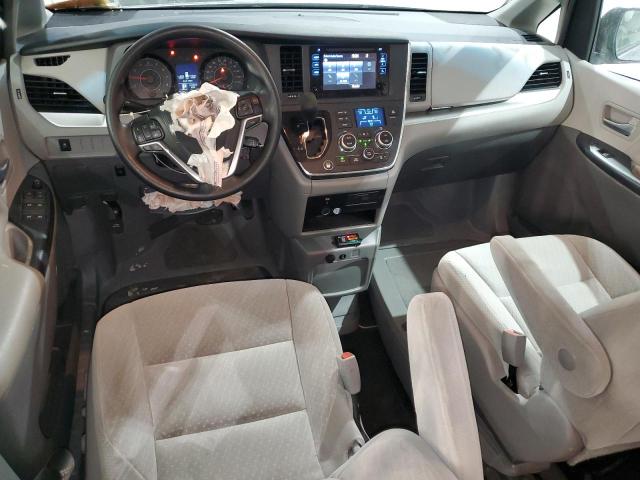 5TDKZ3DC5HS899970 - 2017 TOYOTA SIENNA LE 银色 照片 8