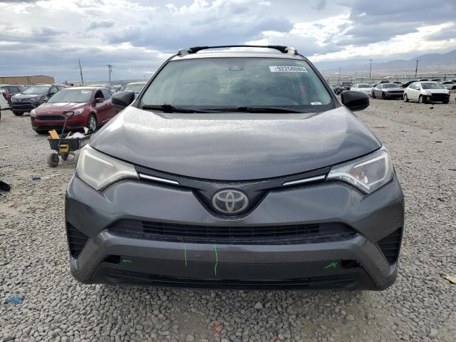 2T3BFREV3HW601734 - 2017 TOYOTA RAV4 LE 灰色 照片 5