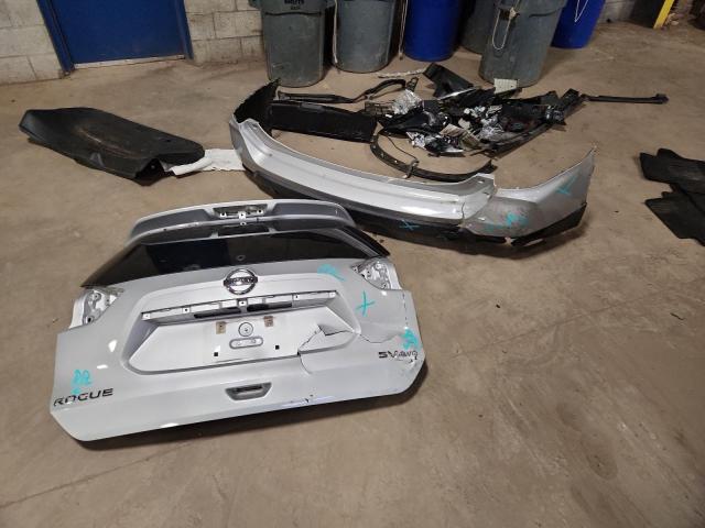 5N1AT2MV1JC710954 - 2018 NISSAN ROGUE S SILVER photo 13