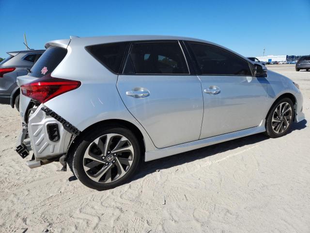 JTNKARJE7JJ572825 - 2018 TOYOTA COROLLA IM SILVER photo 3