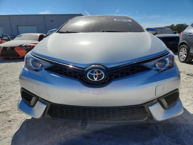 JTNKARJE7JJ572825 - 2018 TOYOTA COROLLA IM SILVER photo 5