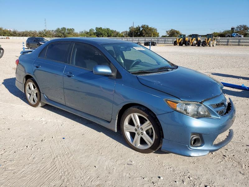5YFBU4EE5DP123796 - 2013 TOYOTA COROLLA BASE ლურჯი ფოტო 4